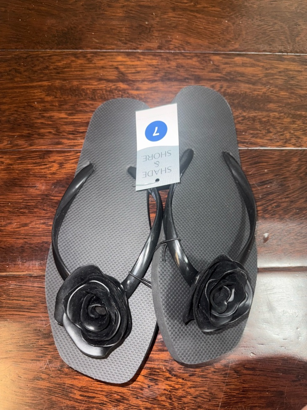 Shade & Shore Women's Black Floral Rose Toe-Post Sandals